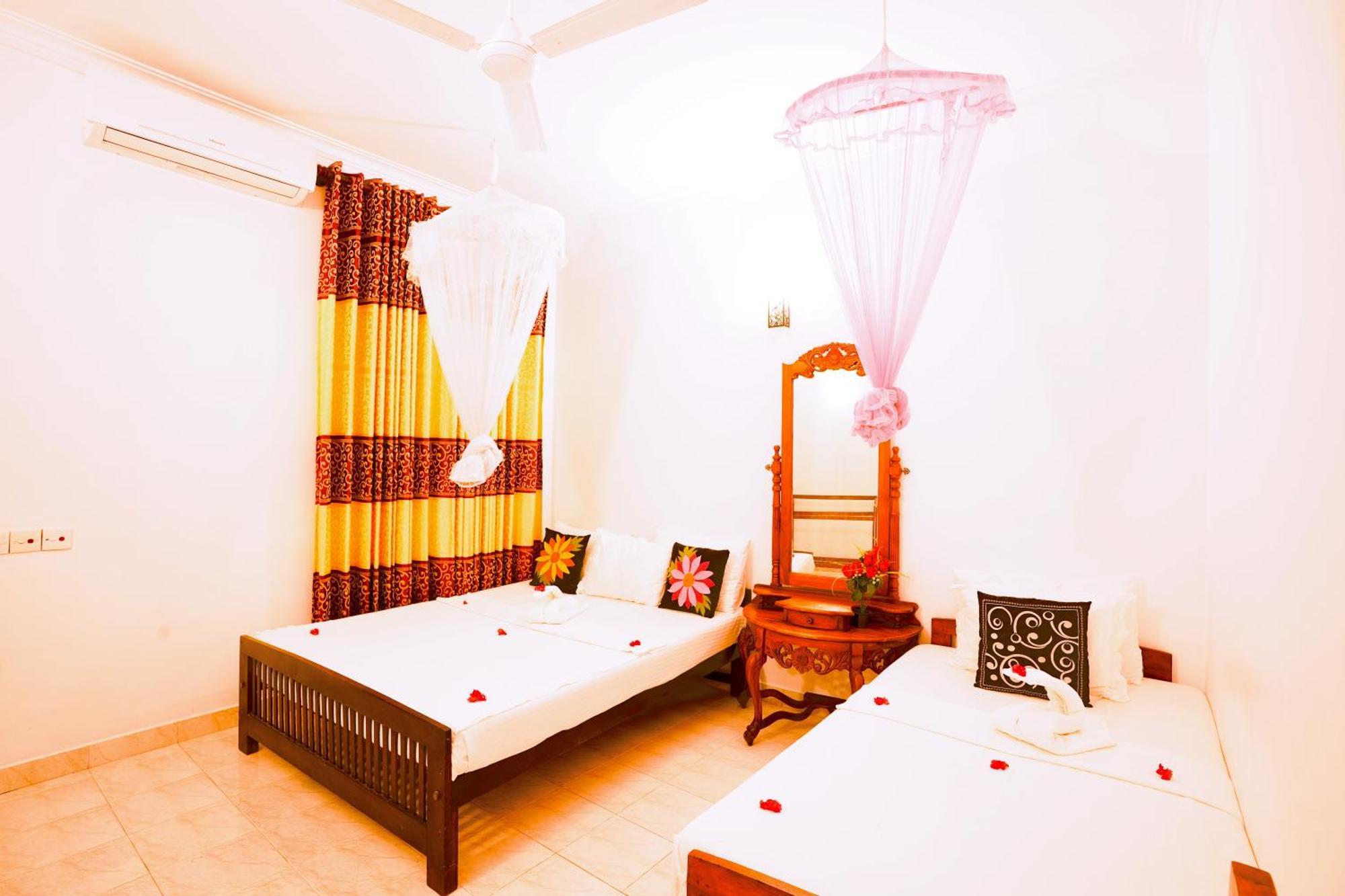 Frangipani Motel Ґалле Екстер'єр фото