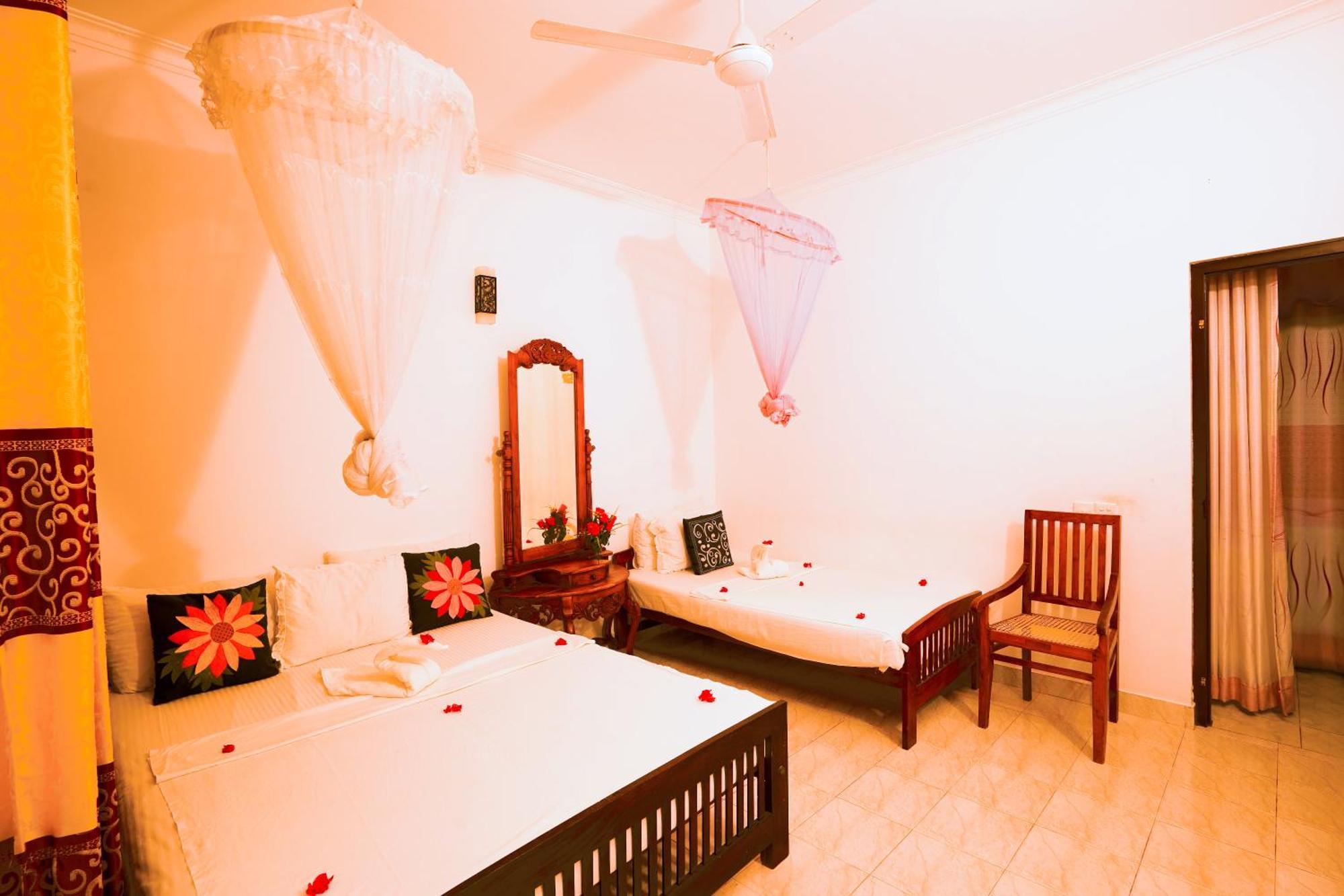 Frangipani Motel Ґалле Екстер'єр фото