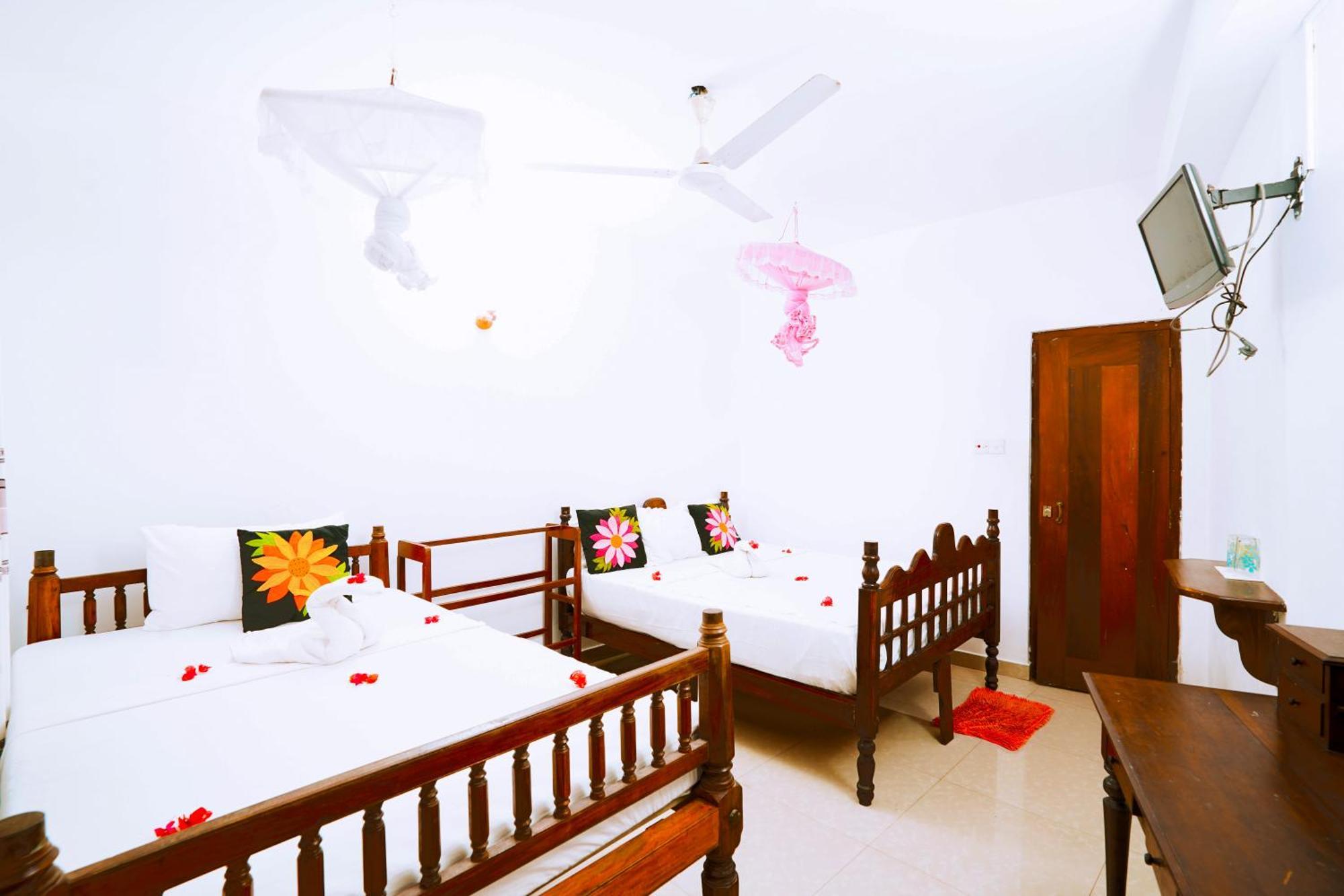 Frangipani Motel Ґалле Екстер'єр фото